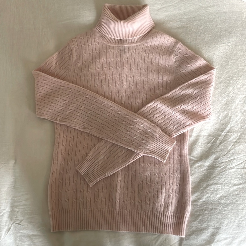Soft pink 100% cable knit cashmere turtleneck sweater